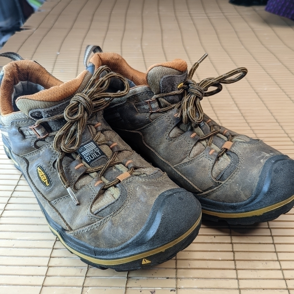 KEEN Durand Low Workplace or  Hiking Shoe - Men's Sz 13 . Built In USA.Waterpro
